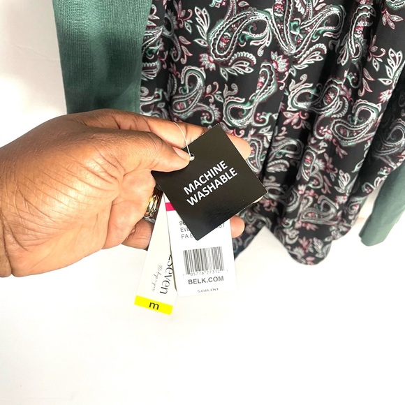 NWT 52 Seven Solid Evergreen Front and Paisley Back Women’s Crew Neck Sweater. - Picture 5 of 16